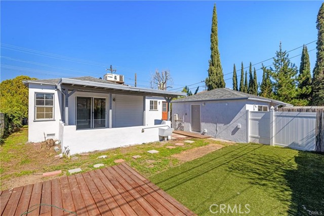 Detail Gallery Image 10 of 12 For 11140 Vanowen St, North Hollywood,  CA 91605 - 3 Beds | 2 Baths