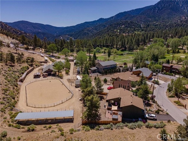 2216 Woodland Drive, Pine Mountain Club CA: https://media.crmls.org/medias/a99f51f9-856d-4a1c-90fb-44ebb60e3b8b.jpg
