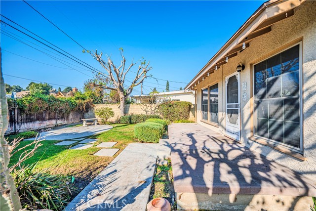 Detail Gallery Image 7 of 10 For 3323 Fanwood Ave, Long Beach,  CA 90808 - 2 Beds | 1 Baths