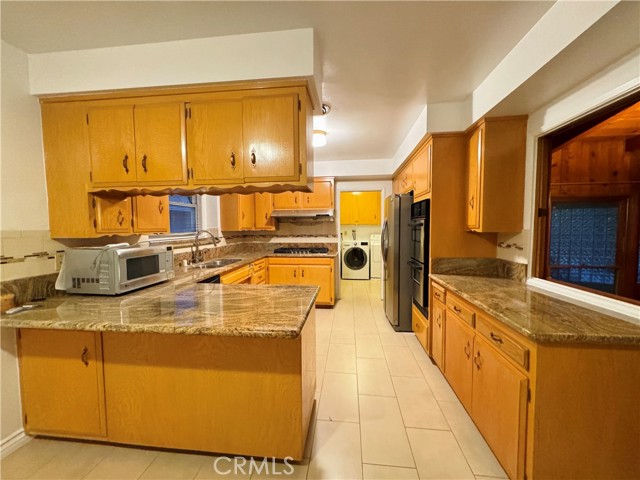 Detail Gallery Image 9 of 37 For 15909 Vincennes St, North Hills,  CA 91343 - 3 Beds | 2/1 Baths