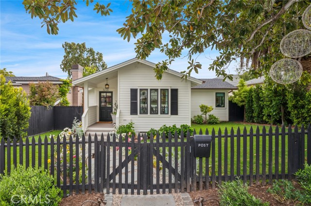 Detail Gallery Image 1 of 18 For 323 Magnolia Dr, Laguna Beach,  CA 92651 - 4 Beds | 3 Baths