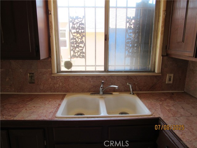 Detail Gallery Image 12 of 30 For 1410 West Stockwell, Compton,  CA 90222 - 5 Beds | 2 Baths