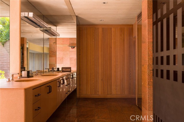 1950 E Desert Palms Drive, Palm Springs CA: https://media.crmls.org/medias/a9a11c5d-96c0-47fe-918f-06ee954215c6.jpg