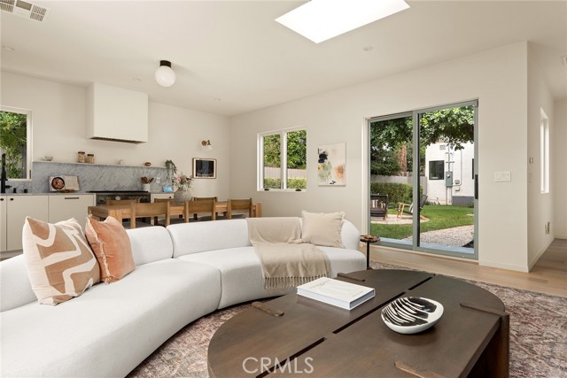 Detail Gallery Image 20 of 40 For 4935 Agnes Ave, Valley Village,  CA 91607 - 5 Beds | 3 Baths