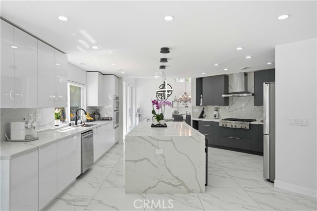 Detail Gallery Image 13 of 56 For 7600 Southby, West Hills,  CA 91304 - 5 Beds | 5 Baths