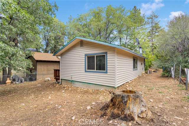 412 San Bernardino Avenue, Sugarloaf CA: https://media.crmls.org/medias/a9a2e429-6cb4-439d-98eb-c6658b8d1ac3.jpg