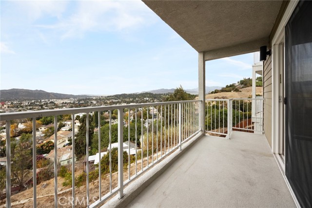 Detail Gallery Image 30 of 33 For 2385 Yorkshire Dr, Los Angeles,  CA 90065 - 3 Beds | 2/1 Baths