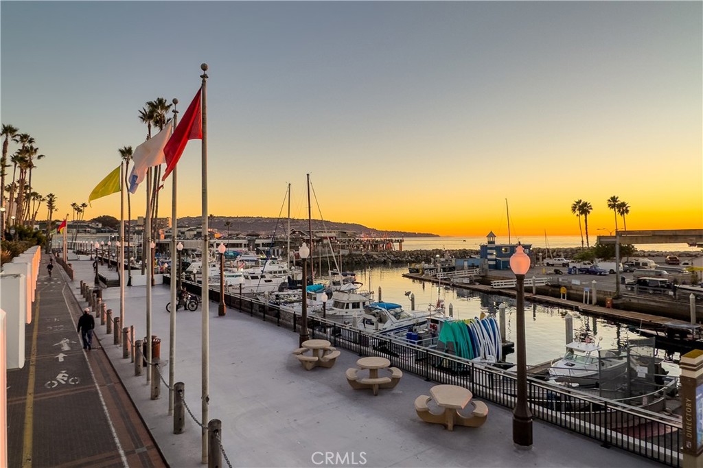 https://media.crmls.org/medias/a9a40823-d0f7-4d3d-b685-724092fa4584.jpg?preset=X-Large