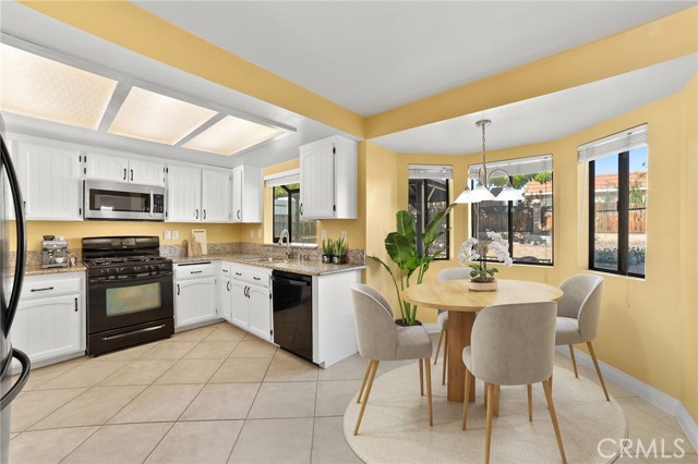 17800 Rancho Bonita Road, Victorville CA: https://media.crmls.org/medias/a9a51de3-2859-4d9c-9888-93df812280c6.jpg