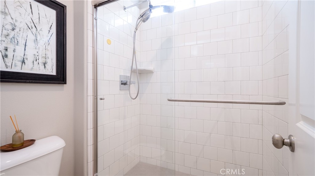 https://media.crmls.org/medias/a9a5f434-db21-411e-883a-7c311d78920a.jpg?preset=X-Large