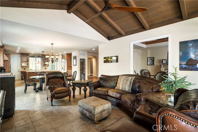 42179 Calle Paramo, Murrieta CA: https://media.crmls.org/medias/a9a61cad-77f1-470c-bc98-fa55fe06b93e.jpg