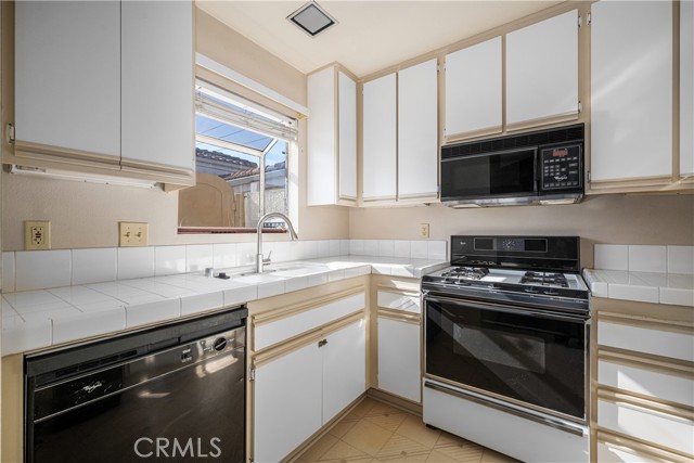 Detail Gallery Image 21 of 55 For 3605 E Anaheim #407,  Long Beach,  CA 90804 - 3 Beds | 2 Baths