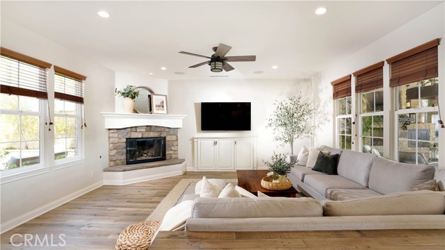 19 Basilica Place, Ladera Ranch CA: https://media.crmls.org/medias/a9a6ea91-9eb9-4335-bb34-96aad56c68ab.jpg