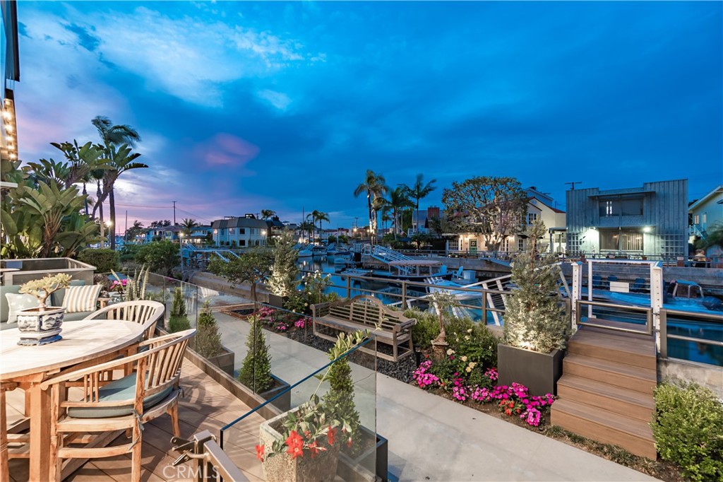5614 Naples Canal