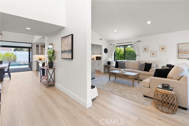 19582 Summer Breeze Lane, Huntington Beach CA: https://media.crmls.org/medias/a9a79f2d-aaa7-4fbd-93e5-db350457892c.jpg