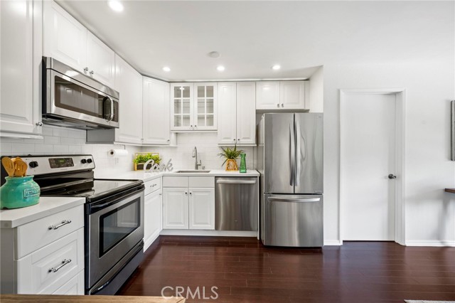 Detail Gallery Image 2 of 33 For 5860 Benner St #203,  Los Angeles,  CA 90042 - 2 Beds | 2 Baths