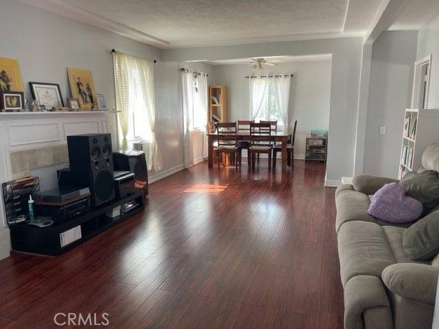 10202 Doty Avenue, Inglewood CA: https://media.crmls.org/medias/a9a919c7-c8dd-4b81-8c17-eb08d6060fec.jpg