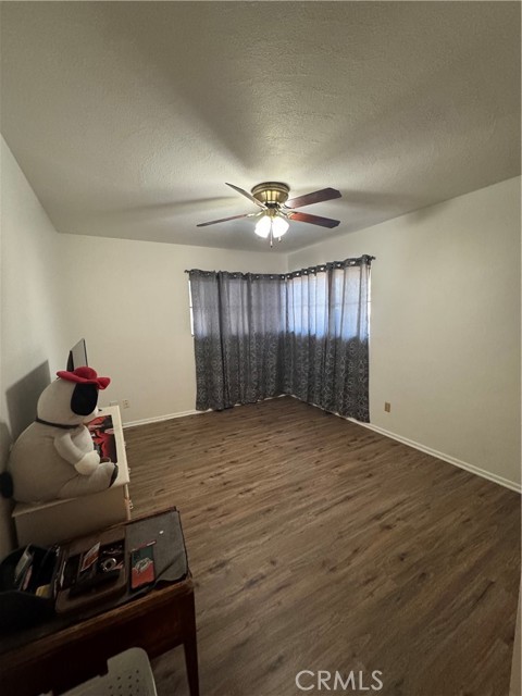 1004 Paloma Street, Bakersfield CA: https://media.crmls.org/medias/a9ab45aa-fc27-429a-9ede-3f6044f00285.jpg