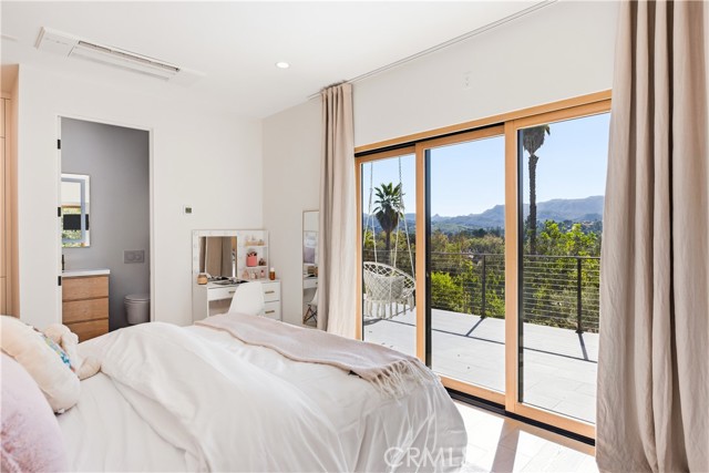 976 Ranch House, Westlake Village CA: https://media.crmls.org/medias/a9aba22a-ab53-4b5c-bdf1-0d2e3969132a.jpg