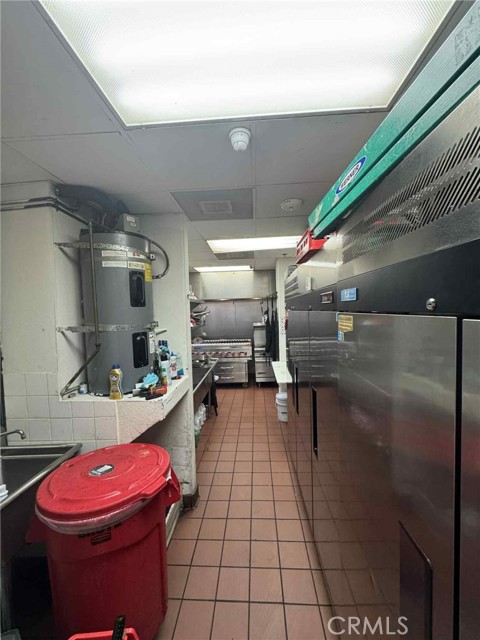 245 Pine Ave Avenue, Long Beach CA: https://media.crmls.org/medias/a9abd379-91ef-49d8-b86d-b32595c1c8e1.jpg