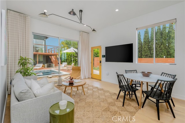 Image 31 of 43 For 2240 Ewing Street