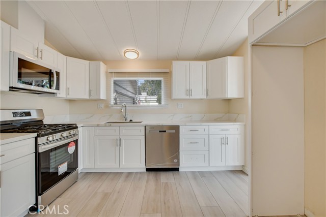 Detail Gallery Image 13 of 36 For 24650 Rooster Rd, Wildomar,  CA 92595 - 4 Beds | 2 Baths