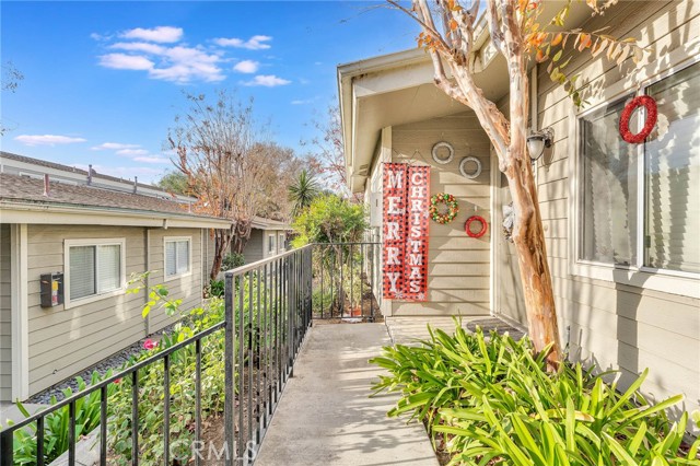 Detail Gallery Image 1 of 24 For 11377 Osborne Pl #17,  Sylmar,  CA 91342 - 2 Beds | 3 Baths