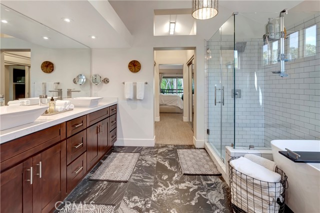 Detail Gallery Image 26 of 29 For 515 Bay Hill Dr, Newport Beach,  CA 92660 - 3 Beds | 2/1 Baths
