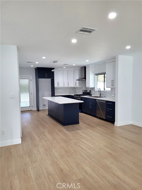 Detail Gallery Image 9 of 31 For 13939 Sylvan, Van Nuys,  CA 91401 - 3 Beds | 2 Baths