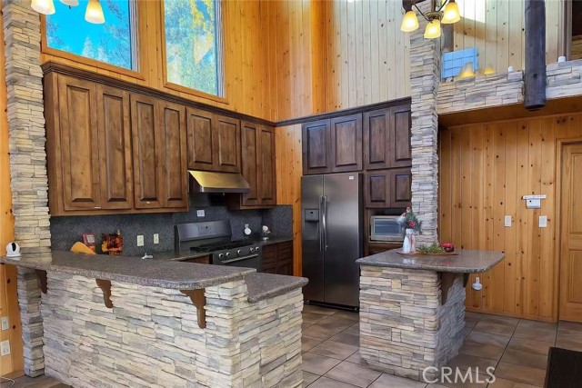Detail Gallery Image 10 of 28 For 39050 Willow Landing, Big Bear Lake,  CA 92315 - 2 Beds | 2/1 Baths