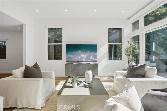 2501 N Poinsettia Avenue, Manhattan Beach CA: https://media.crmls.org/medias/a9afc671-730f-4a84-8718-a45888655353.jpg