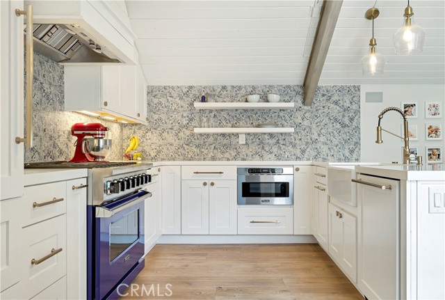 Detail Gallery Image 3 of 21 For 235 62nd St, Newport Beach,  CA 92663 - 3 Beds | 3 Baths