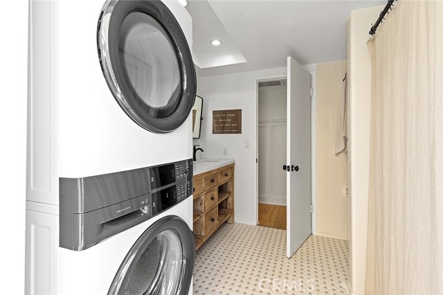 128 Esplanade, San Clemente CA: https://media.crmls.org/medias/a9b04be7-9b83-4c61-9dfa-b48d070d613f.jpg