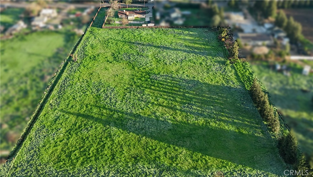 https://media.crmls.org/medias/a9b0c287-35ed-43ad-9791-6157fb0e6d11.jpg?preset=X-Large