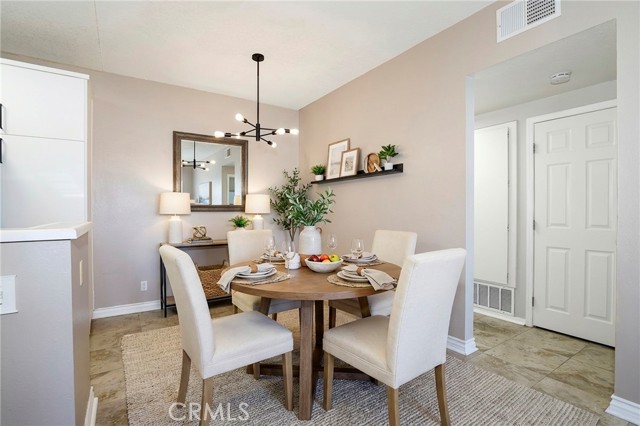 Detail Gallery Image 6 of 20 For 27614 Susan Beth Way #F,  Saugus,  CA 91350 - 1 Beds | 1 Baths