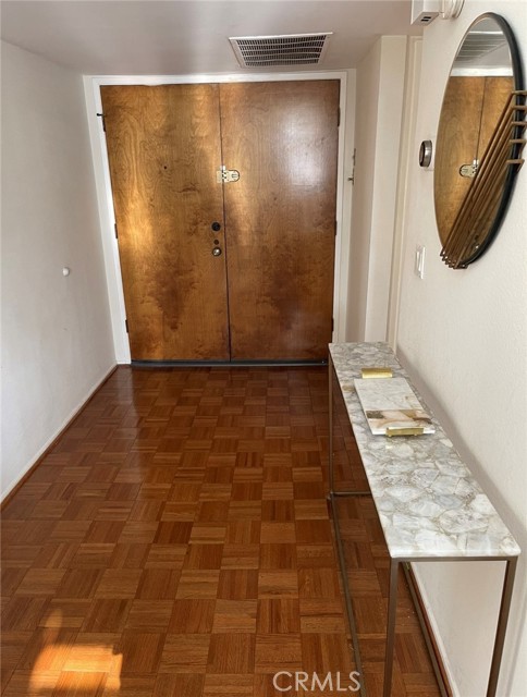 Detail Gallery Image 2 of 35 For 14521 Benefit St #306,  Sherman Oaks,  CA 91403 - 2 Beds | 2 Baths