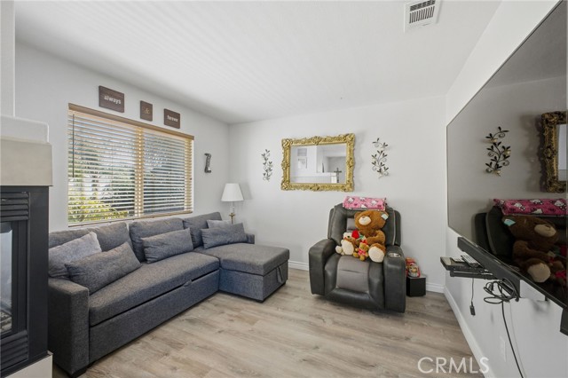 Detail Gallery Image 9 of 23 For 1580 Hickorywood, Hemet,  CA 92545 - 4 Beds | 3/1 Baths