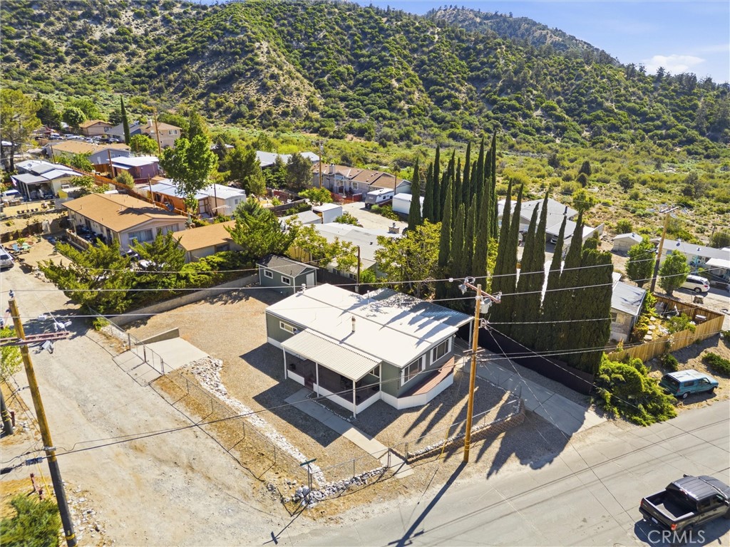 https://media.crmls.org/medias/a9b446bf-a5aa-4ae5-bbde-ff56d77dd1c3.jpg?preset=X-Large