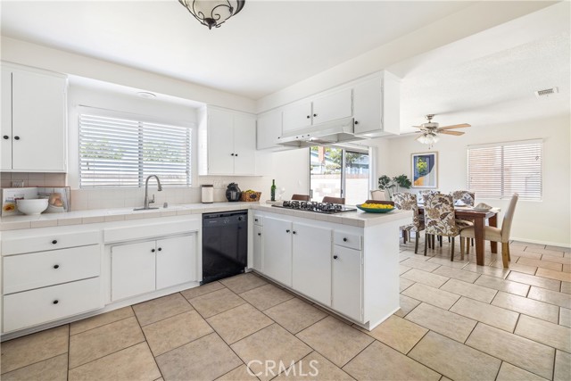 1941 W 235th Place, Torrance CA: https://media.crmls.org/medias/a9b4ab65-177b-41f4-a594-dd51808f07d6.jpg