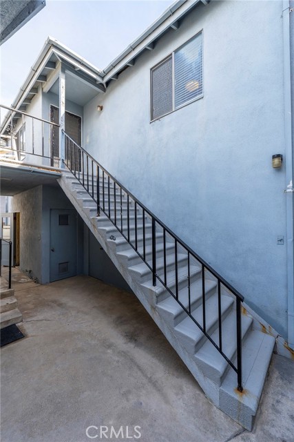 114 1/2 29TH, Newport Beach CA: https://media.crmls.org/medias/a9b4dabc-250d-4cbb-9cbb-4476fdaac5f7.jpg