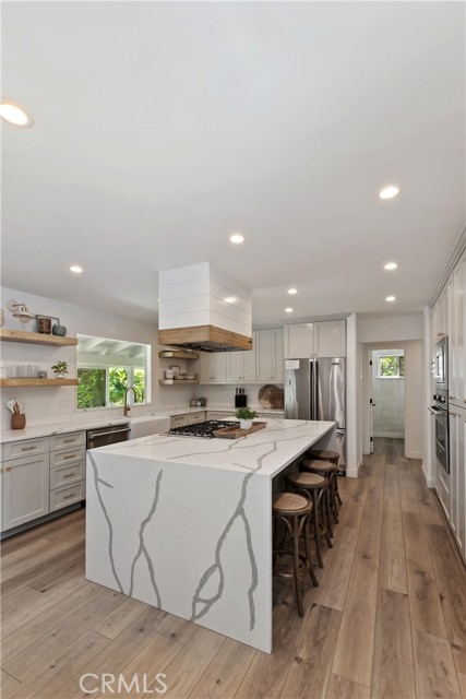 Detail Gallery Image 17 of 70 For 1211 Yellowstone Dr, Lake Arrowhead,  CA 92352 - 4 Beds | 5 Baths