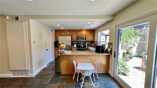 Detail Gallery Image 11 of 30 For 9763 Reseda Bld #81,  Northridge,  CA 91324 - 2 Beds | 2/1 Baths