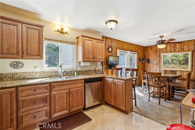 Detail Gallery Image 8 of 47 For 460 Pioneer Rd, Lake Arrowhead,  CA 92352 - 3 Beds | 1/2 Baths