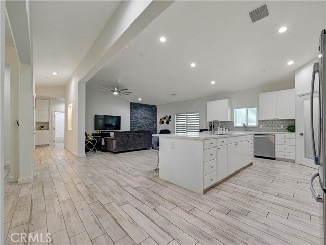 11515 Tamarisk Avenue, Hesperia CA: https://media.crmls.org/medias/a9b69210-2bb4-48ab-bbc2-9dc27d5b5a56.jpg