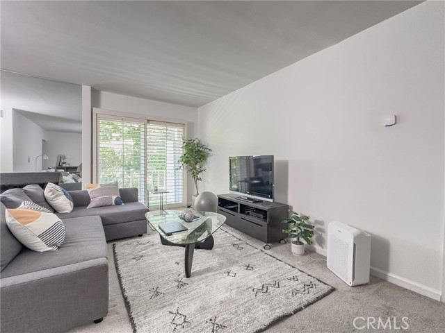 927 N Kings Road, West Hollywood CA: https://media.crmls.org/medias/a9b7405a-557c-43c0-a3b3-df1000e92496.jpg