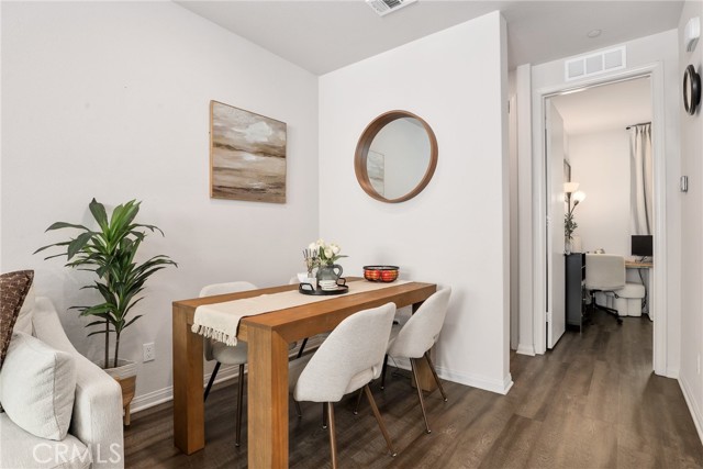 Detail Gallery Image 8 of 28 For 14104 W Birch Ln, Van Nuys,  CA 91405 - 3 Beds | 3 Baths