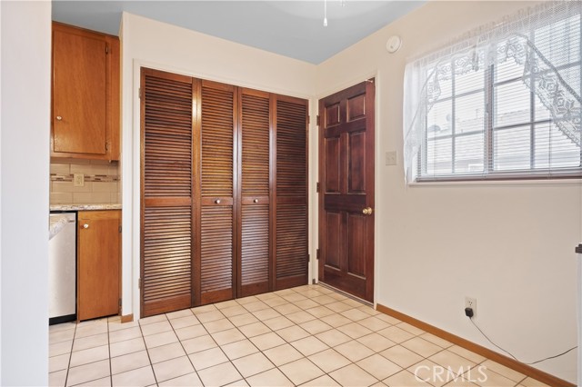 5422 Golondrina Drive, San Bernardino CA: https://media.crmls.org/medias/a9b76f39-cb6d-43ef-9017-8a65840c2df7.jpg