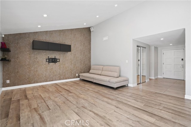 Detail Gallery Image 13 of 39 For 12835 Titian Ave, Granada Hills,  CA 91344 - 3 Beds | 2 Baths