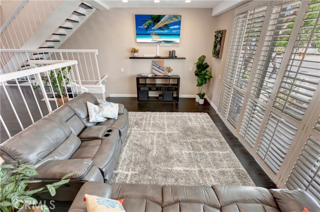 Detail Gallery Image 3 of 26 For 2 Escapade Ct, Newport Beach,  CA 92663 - 3 Beds | 3 Baths