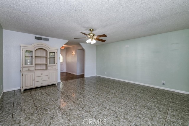 Detail Gallery Image 8 of 38 For 6732 E Harvey, Fresno,  CA 93727 - 3 Beds | 2 Baths